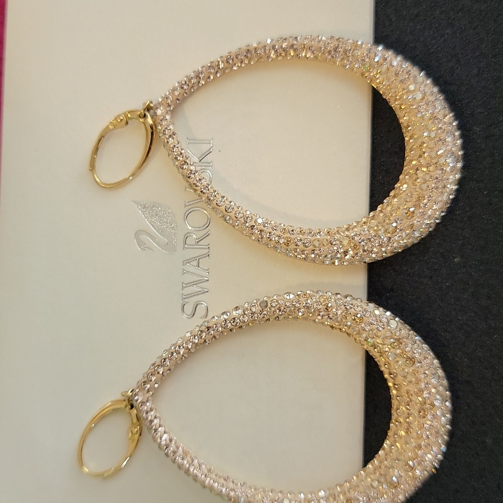 Jewelry - Picture 3 of 4